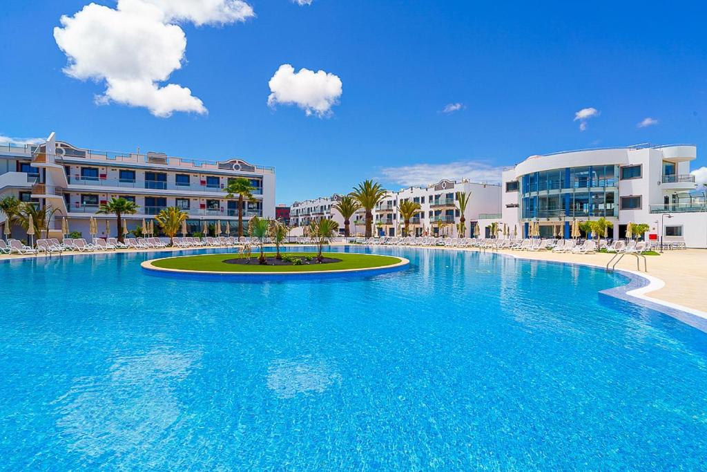 Hotel Cordial Marina Blanca内部或周边的泳池