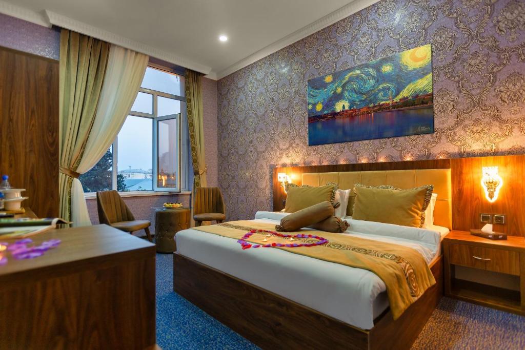 Center Hotel Baku客房内的一张或多张床位