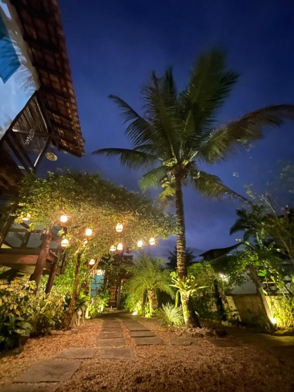 Villa Tiê Paraty外面的花园