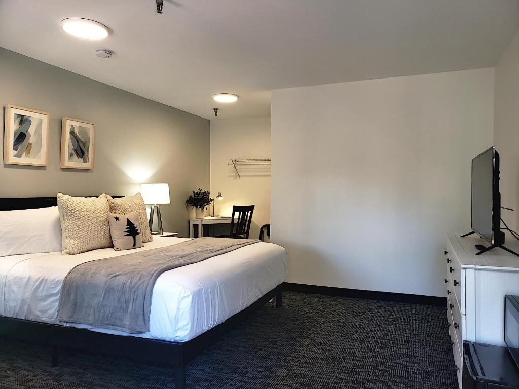 Main Street Motel客房内的一张或多张床位