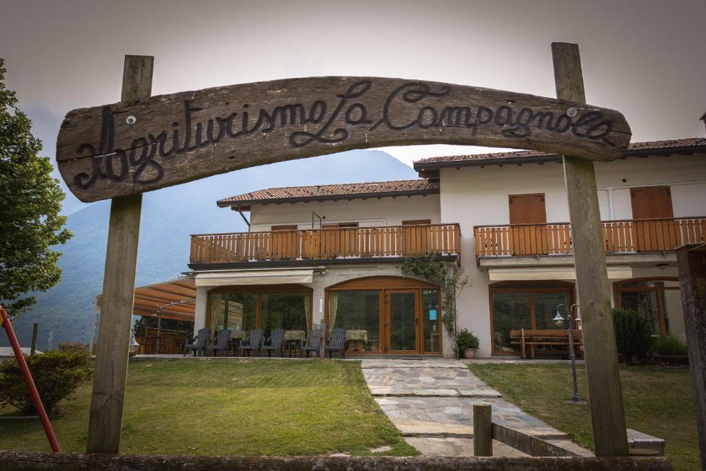 GordonaAgriturismo la campagnola的房屋前的标志