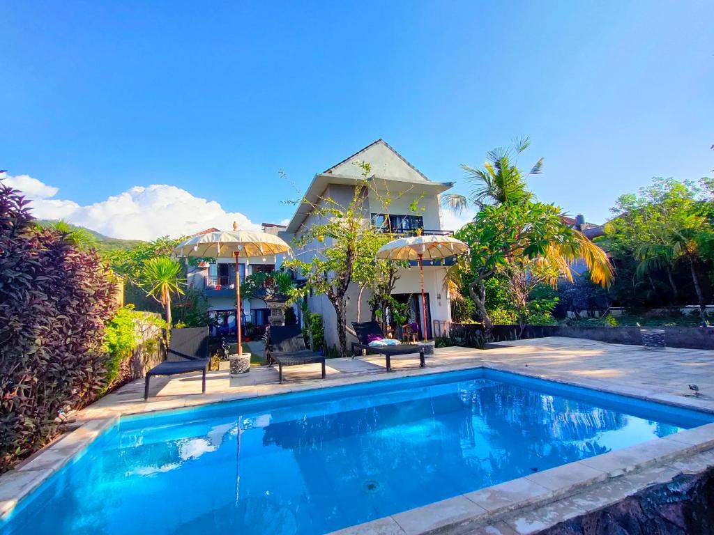 艾湄湾巴厘岛瑜珈旅馆的别墅前设有游泳池