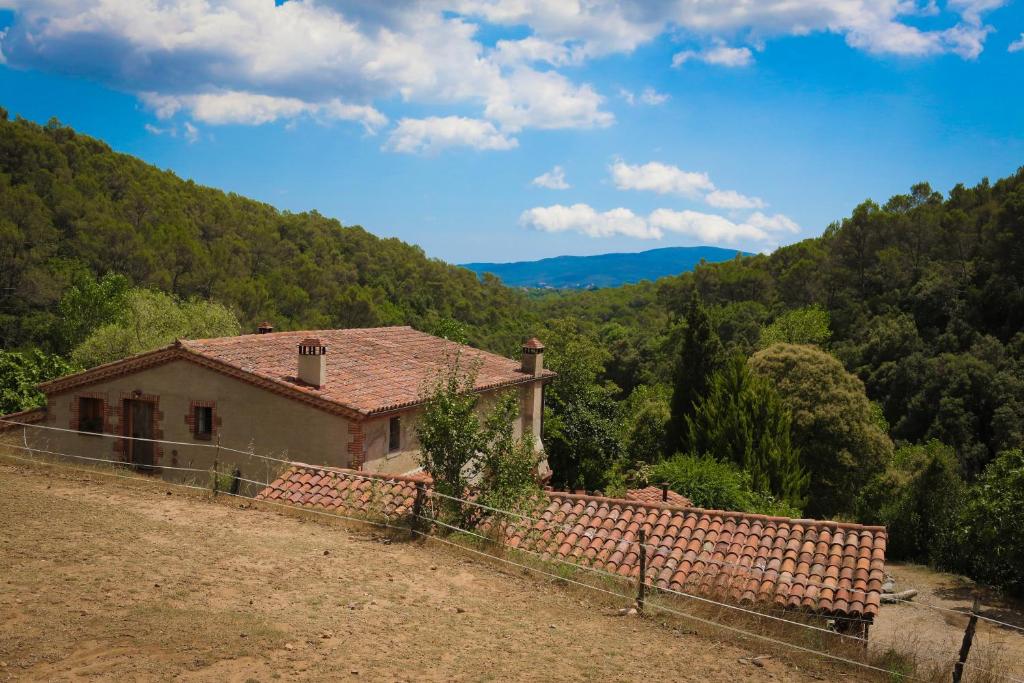 圣伊斯特维-德帕劳托德拉Can Parròquia的山中的小房子