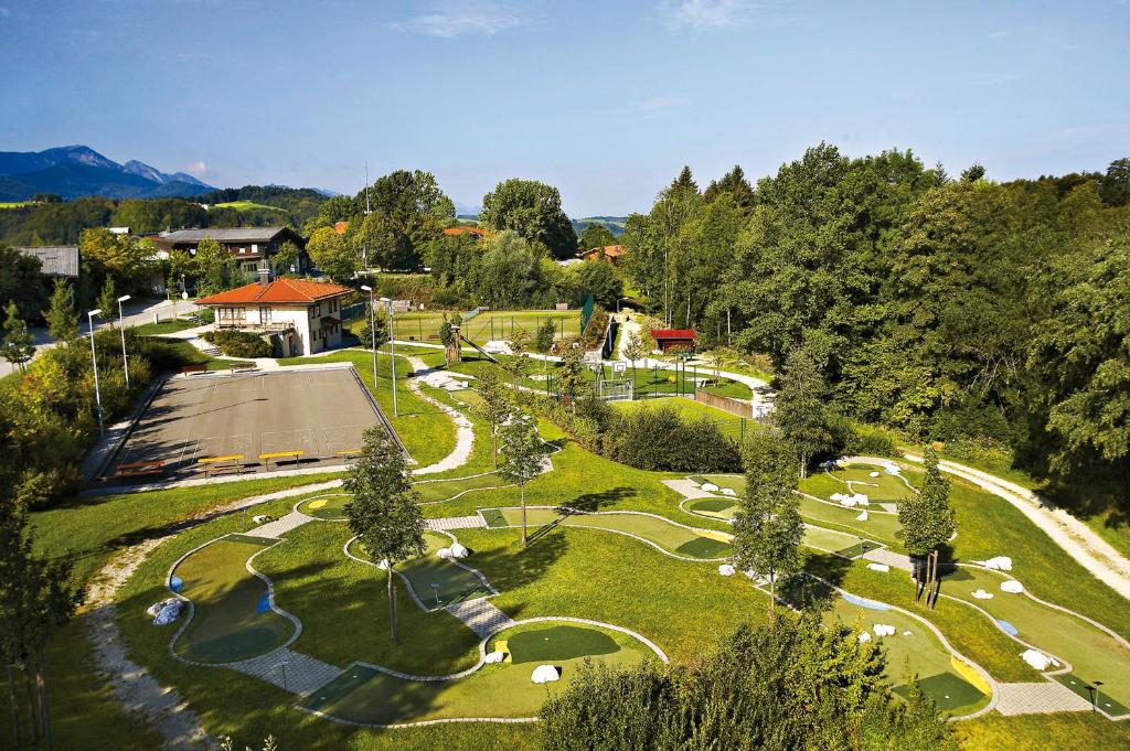 希格斯多夫沃拉夫山林小屋的高尔夫球场的顶部景色