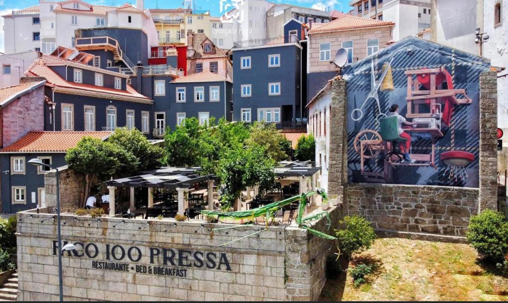 科维良Paço 100 Pressa的建筑上壁画的城市景观