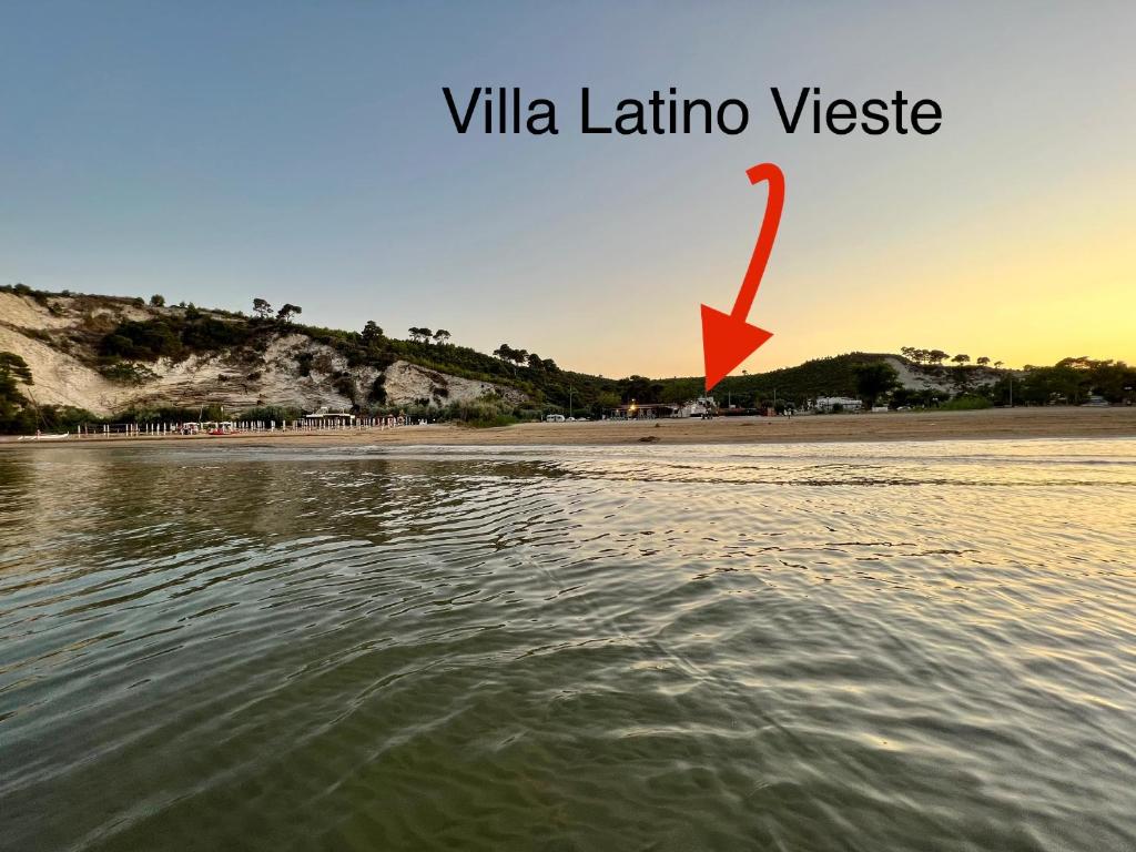 维耶斯泰Villa Latino的红箭头海滩景公寓