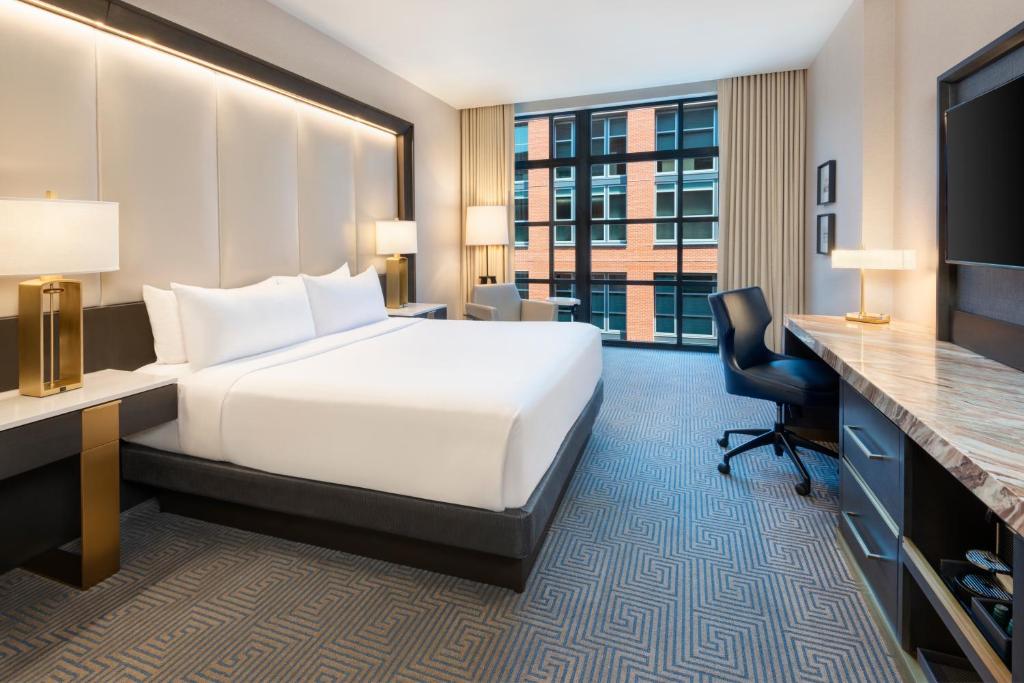 InterContinental - Washington D.C. - The Wharf by IHG客房内的一张或多张床位