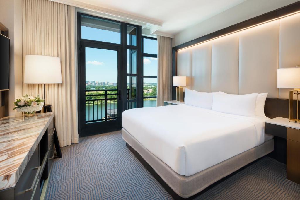 InterContinental - Washington D.C. - The Wharf by IHG客房内的一张或多张床位