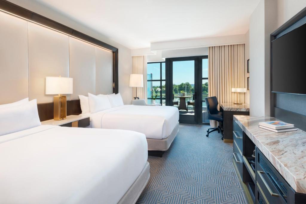 InterContinental - Washington D.C. - The Wharf by IHG客房内的一张或多张床位