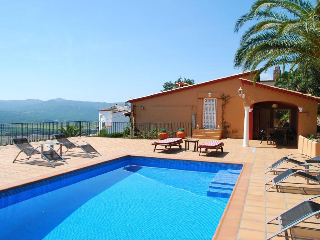 Elegant Villa in Platja d Aro Catalonia with Pool内部或周边的泳池
