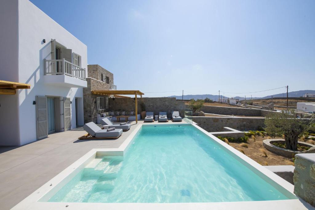 帕诺尔莫斯米科诺斯Summer Breeze Luxury Villa Mykonos的屋顶游泳池别墅