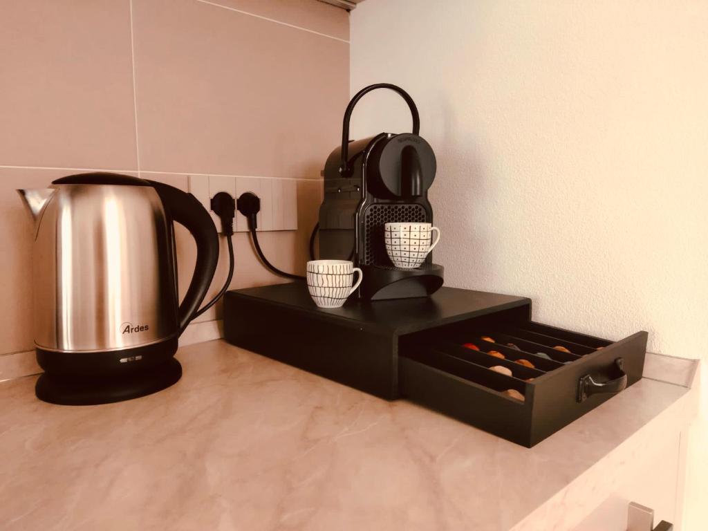 Tellure apartments with breakfast的咖啡和沏茶工具