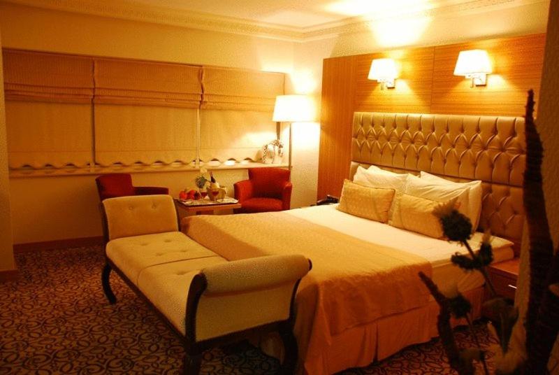 阿达纳埃米尔皇家酒店的相册照片