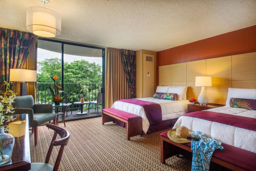 Hilo Hawaiian Hotel, Trademark Collection by Wyndham客房内的一张或多张床位