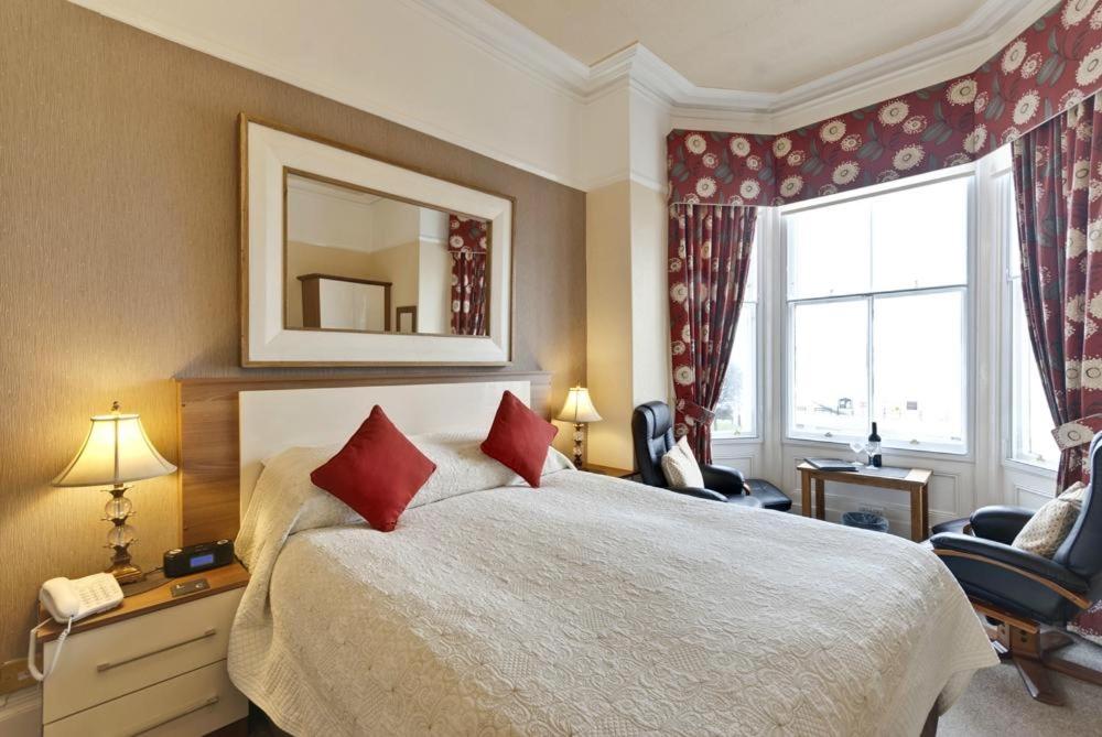 Lauriston &amp; Lawton Court Hotel客房内的一张或多张床位