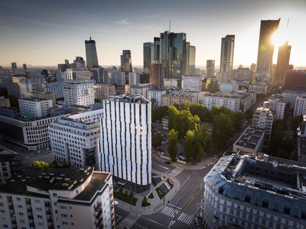 华沙假日酒店 - 华沙​​市中心的城市空中景观高楼