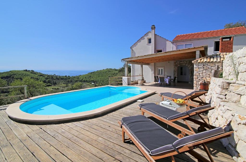 Family friendly house with a swimming pool Babino Polje, Mljet - 14926内部或周边的泳池