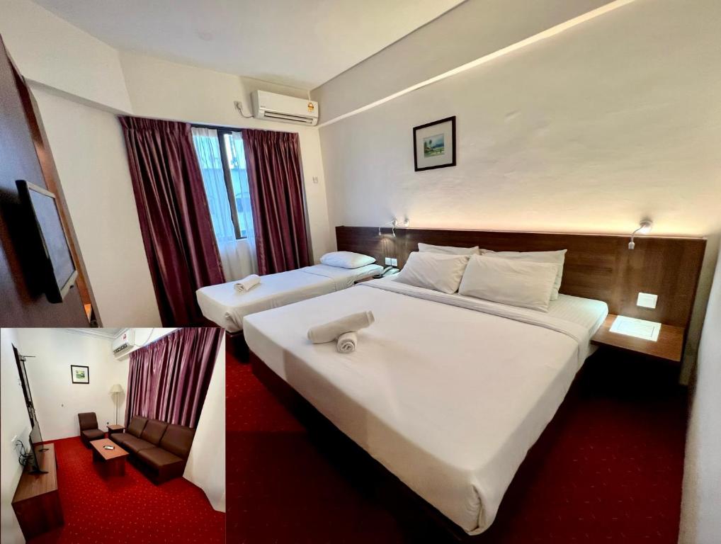 瓜拉丁加奴瓜拉丁加奴中城酒店的酒店客房,设有两张床,铺有红地毯。