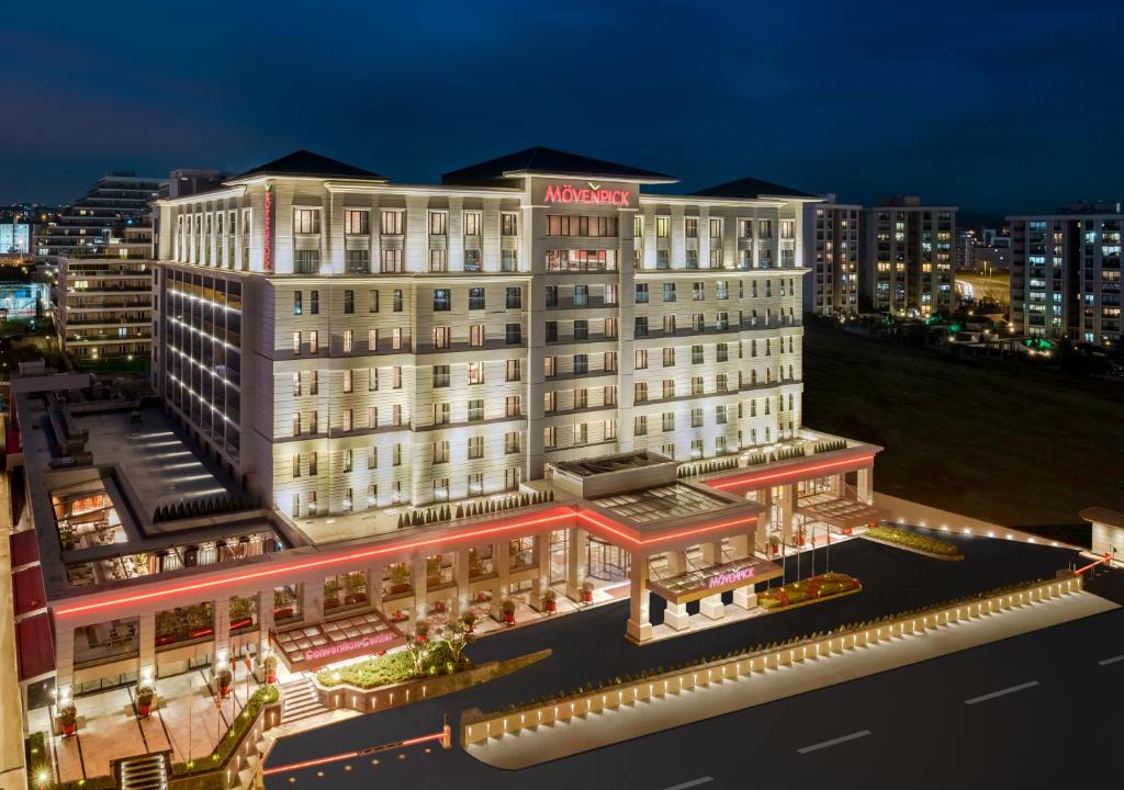 伊斯坦布尔Mövenpick Hotel Istanbul Asia Airport的夜间 ⁇ 染毫克旅馆