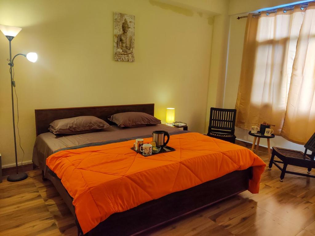 Stunning Views, Free Parking! "Jujurana Homestay Shoghi" on GMaps - 3 Apartments Near Simla!平面图