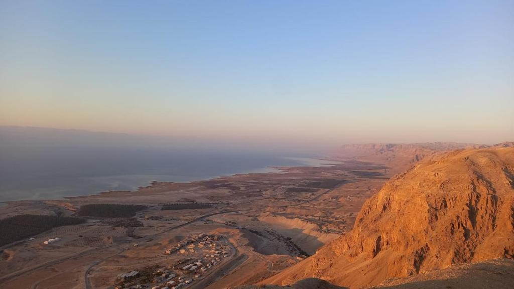 Ovnatבין הר ובין ים的享有高山和海洋的空中景致