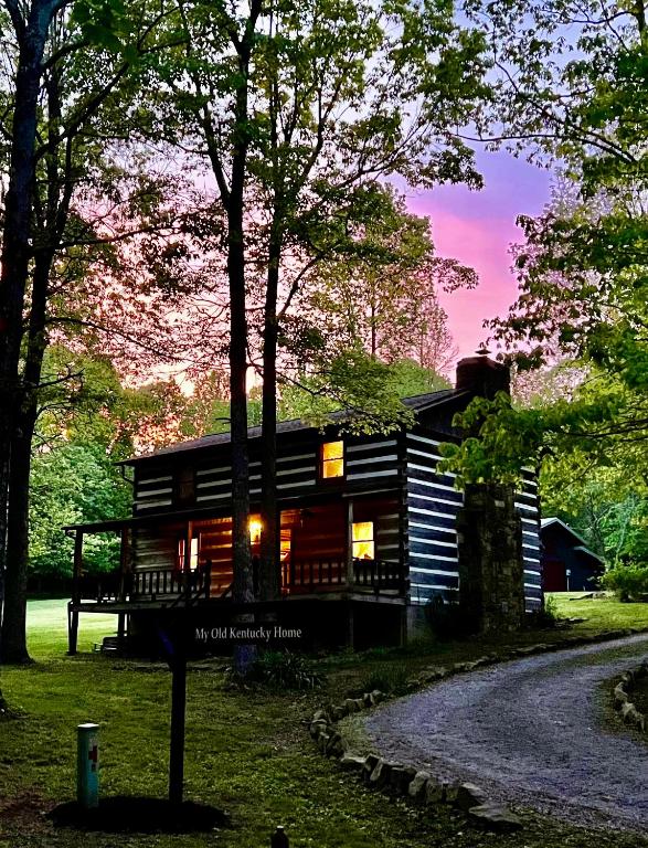 Mortons GapMy Old Kentucky Home! Restful Log cabin retreat.. 2024最新房价