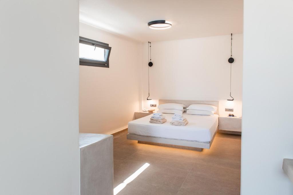 North Wind Luxury Suites客房内的一张或多张床位