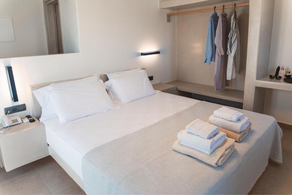 North Wind Luxury Suites客房内的一张或多张床位