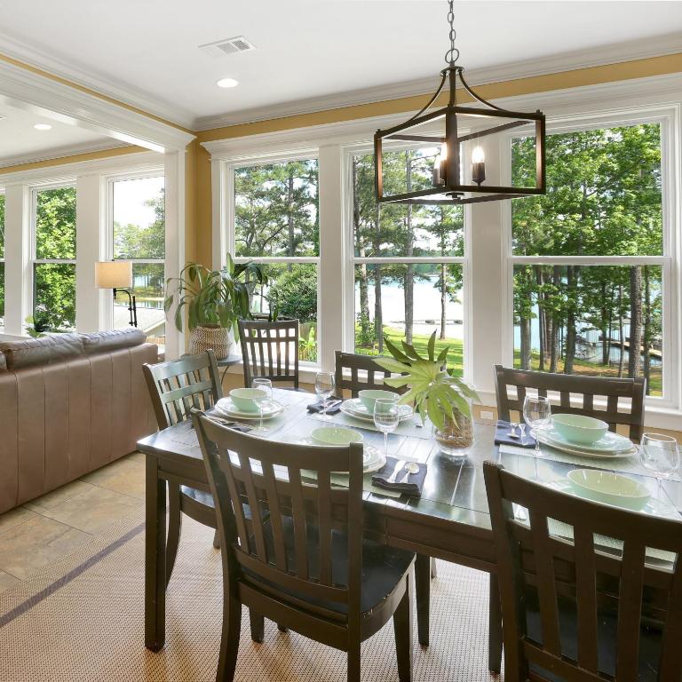 Clarks HillLuxury Lakefront Cottage, Clarks Hill Lake with deep water