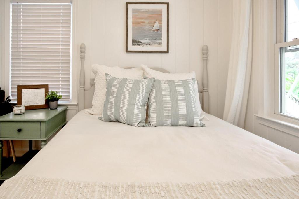 Lovely Beach Bungalow客房内的一张或多张床位