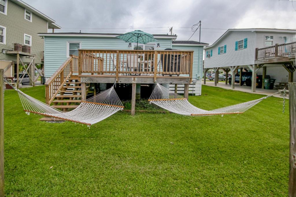 Lovely Beach Bungalow外面的花园