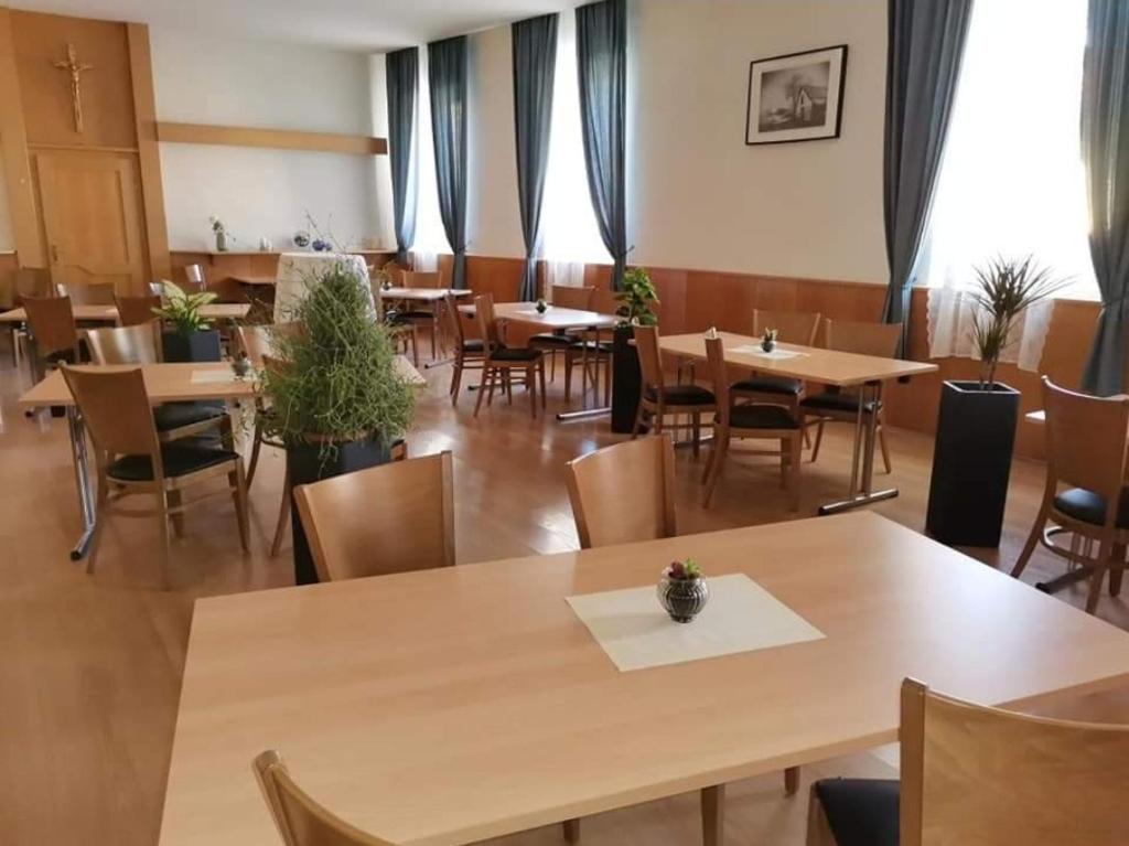 Gasthof Prinz餐厅或其他用餐的地方