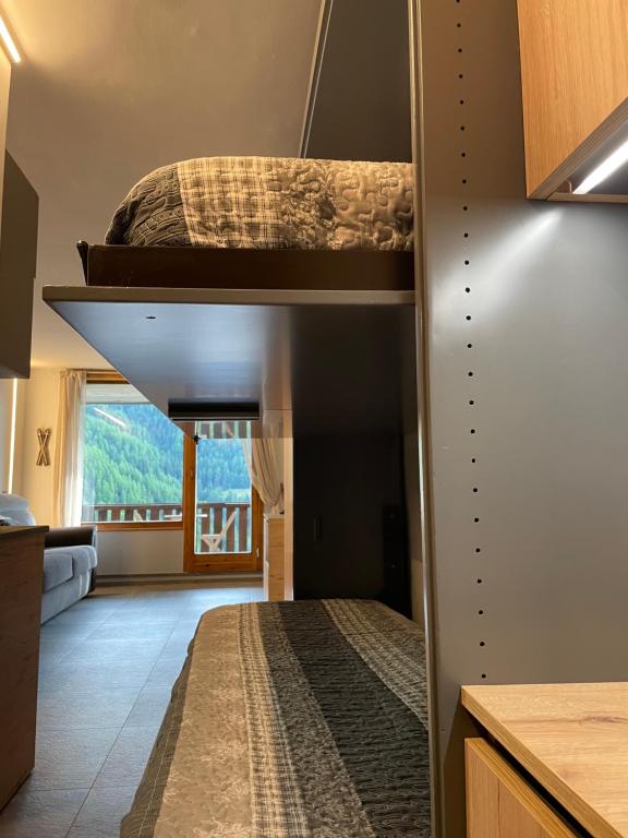 皮拉Maison Etoile - Pila n 0042的一间卧室配有两张双层床。