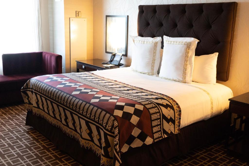 Miccosukee Casino &amp; Resort客房内的一张或多张床位