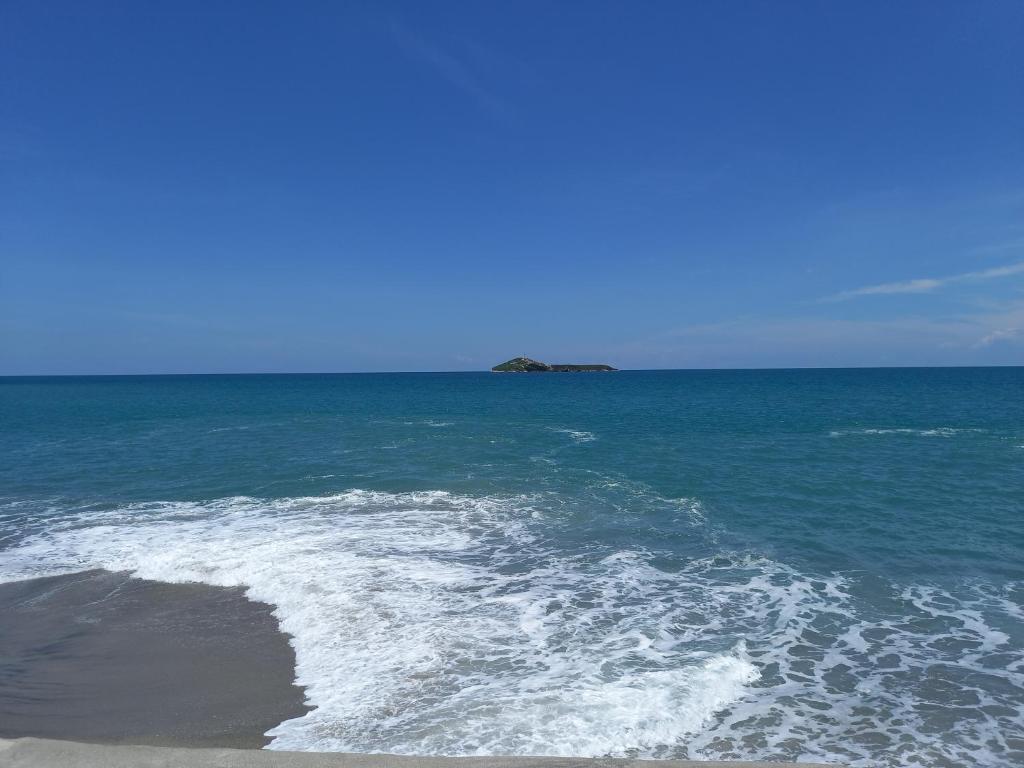 普拉亚布兰卡Togo B&B Farallon的享有大海和远处岛屿的美景