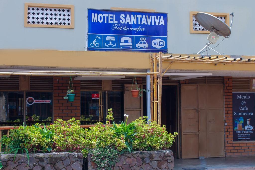 KisoroMotel Santaviva的一座带有读取汽车旅馆桑蒂特利卡标志的建筑