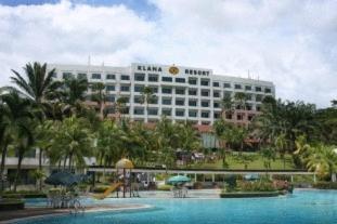 芙蓉芙蓉克拉纳度假酒店的大楼前设有游泳池的酒店