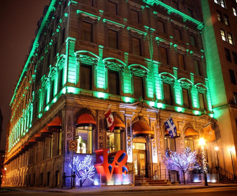 蒙特利尔L酒店的建筑上拥有绿色的灯光