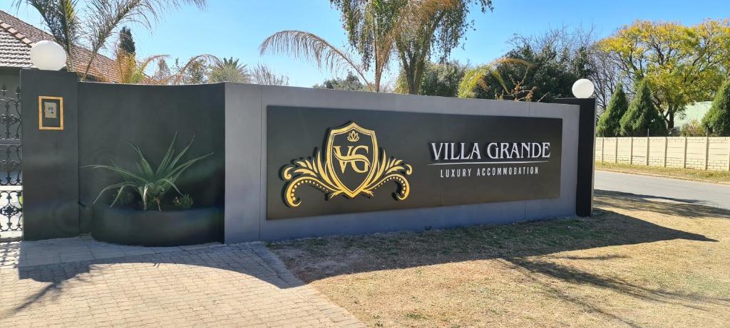 韦尔科姆Villa Grande Luxury accommodation的别墅伽马豪华大院标志