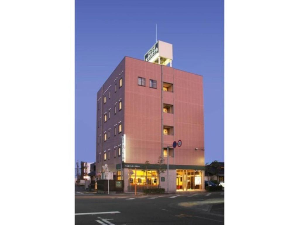 藤枝Fujieda Ogawa Hotel - Vacation STAY 29634v的街道上的建筑,有建筑