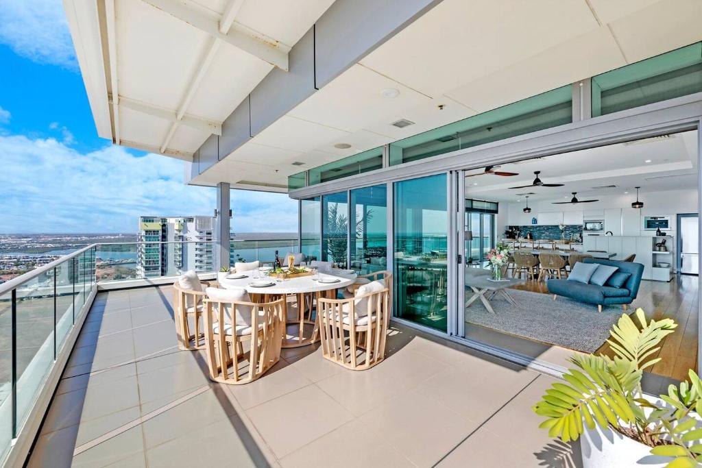 Image showcasing Unparalleled Penthouse Luxury at Horizons 360达尔文（2024最新房价）