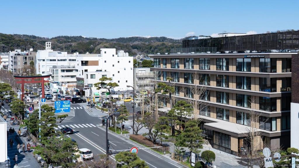 镰仓市Hotel Metropolitan Kamakura的城市街道的空中景观和建筑
