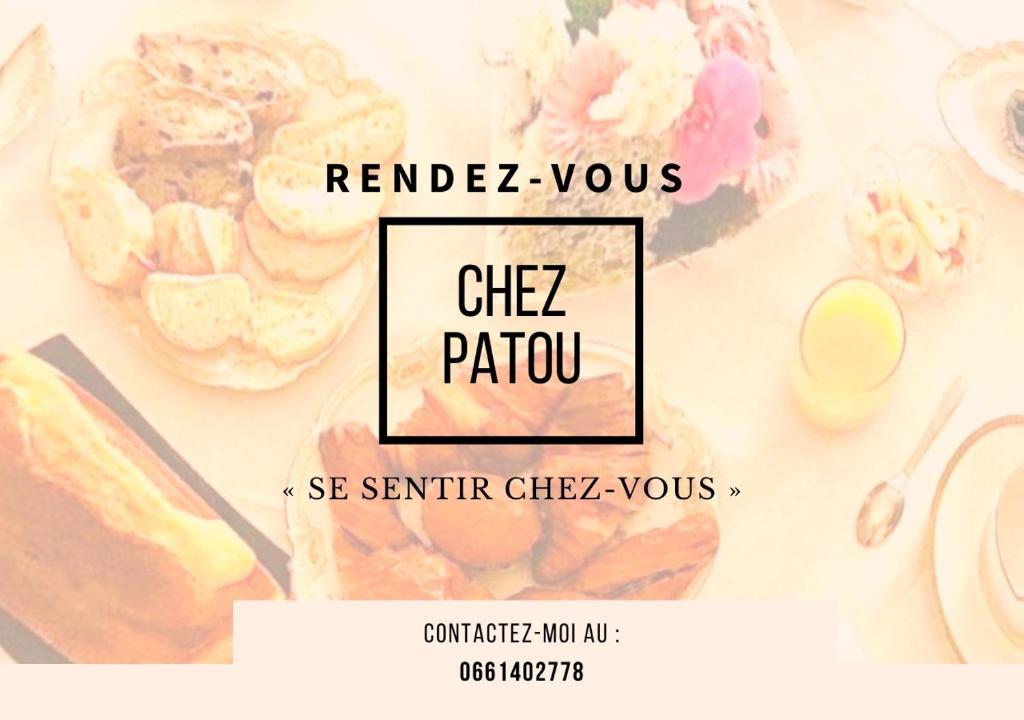 拉瓦勒Chez Patou的一张桌子上一些食物的照片