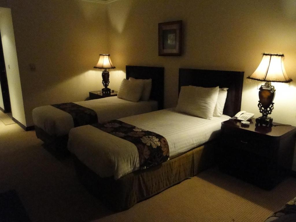 Shanasheel Palace Hotel客房内的一张或多张床位