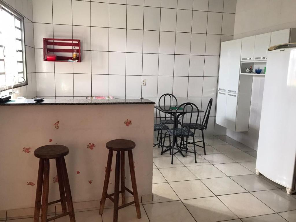 Espaço Magalhães的厨房或小厨房