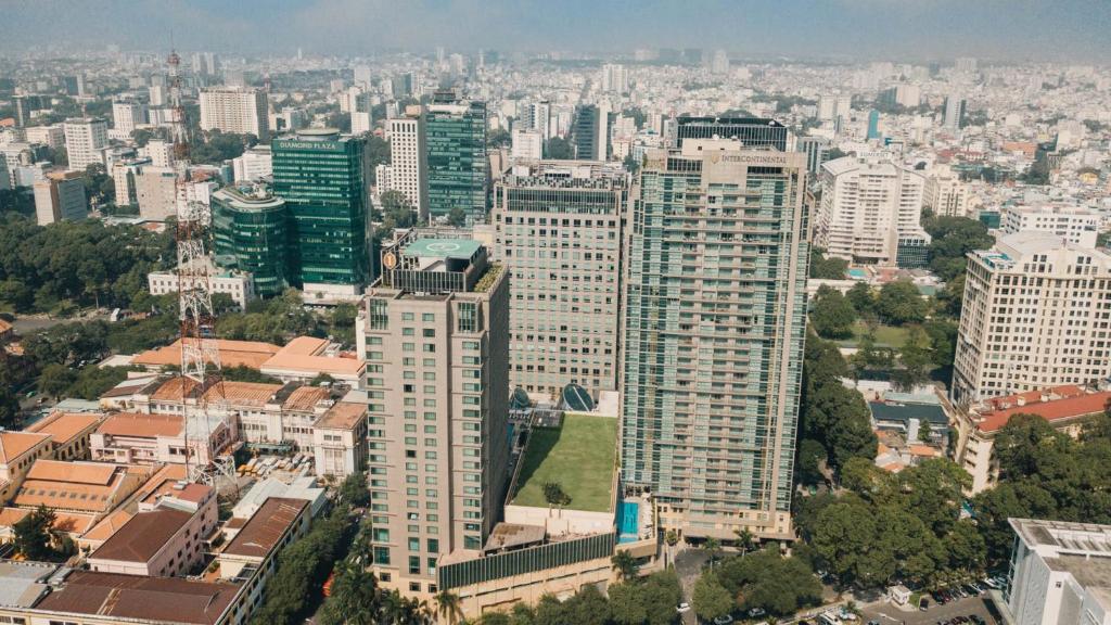 胡志明市InterContinental Residences Saigon, an IHG Hotel的城市空中景观高楼