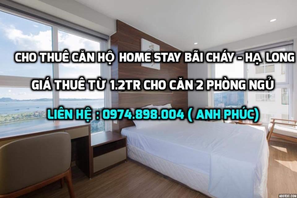 下龙湾Chuỗi căn hộ Minh Phúc homestay Hạ Long的一间卧室设有一张床和一个大窗户