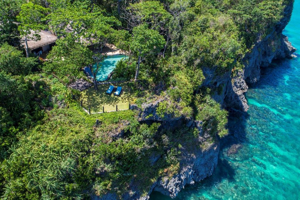 长滩岛Shangri-La Boracay的享有岛屿和海洋的空中景致