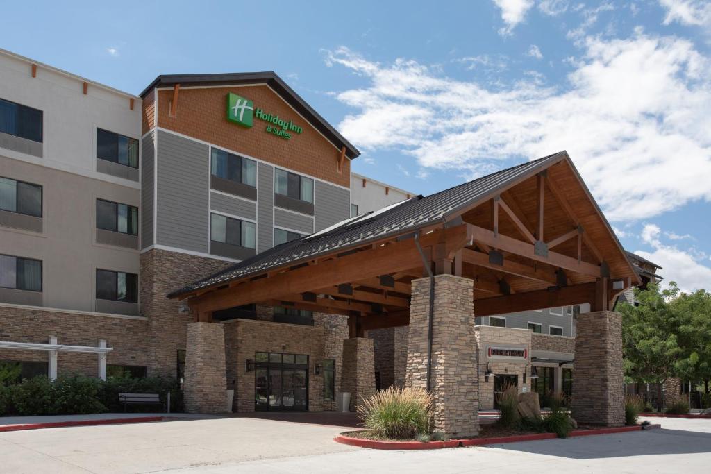 杜兰戈Holiday Inn & Suites Durango Downtown, an IHG Hotel的建筑酒店形象