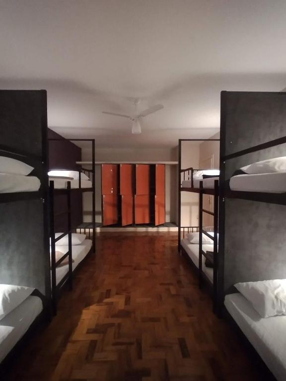 圣保罗Soul Hostel Av Paulista Bela Vista 2的一间设有一张双层床的房间